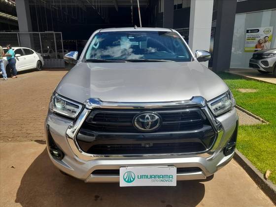 TOYOTA HILUX 2.8 D-4D TURBO DIESEL CD SRX 4X4 AUTOMÁTICO